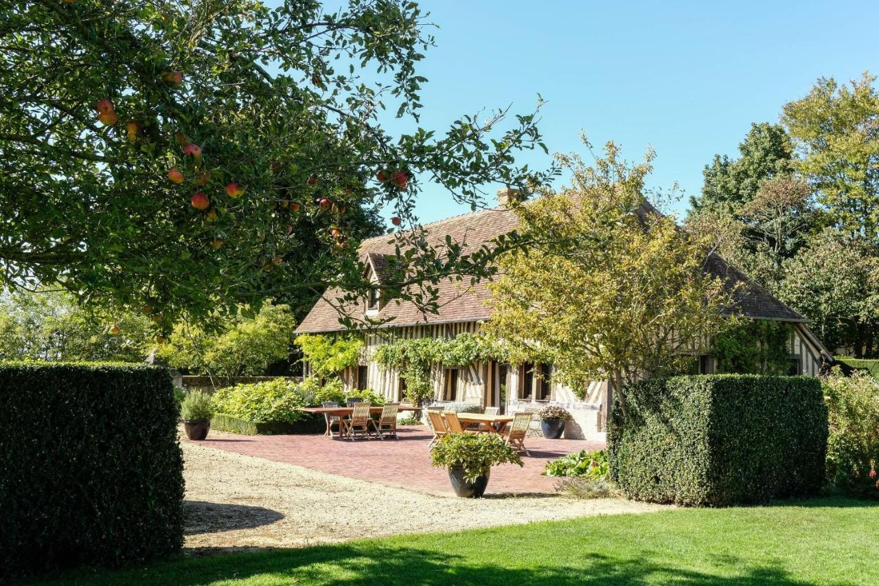 Maison Jardin Gaillard disposant d'une piscine chauffée Bieville-en-Auge Exterior foto