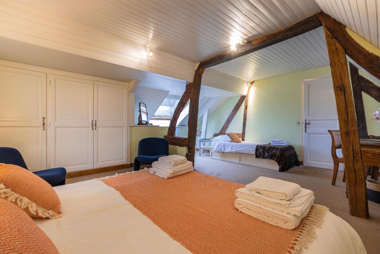 Maison Jardin Gaillard disposant d'une piscine chauffée Bieville-en-Auge Exterior foto