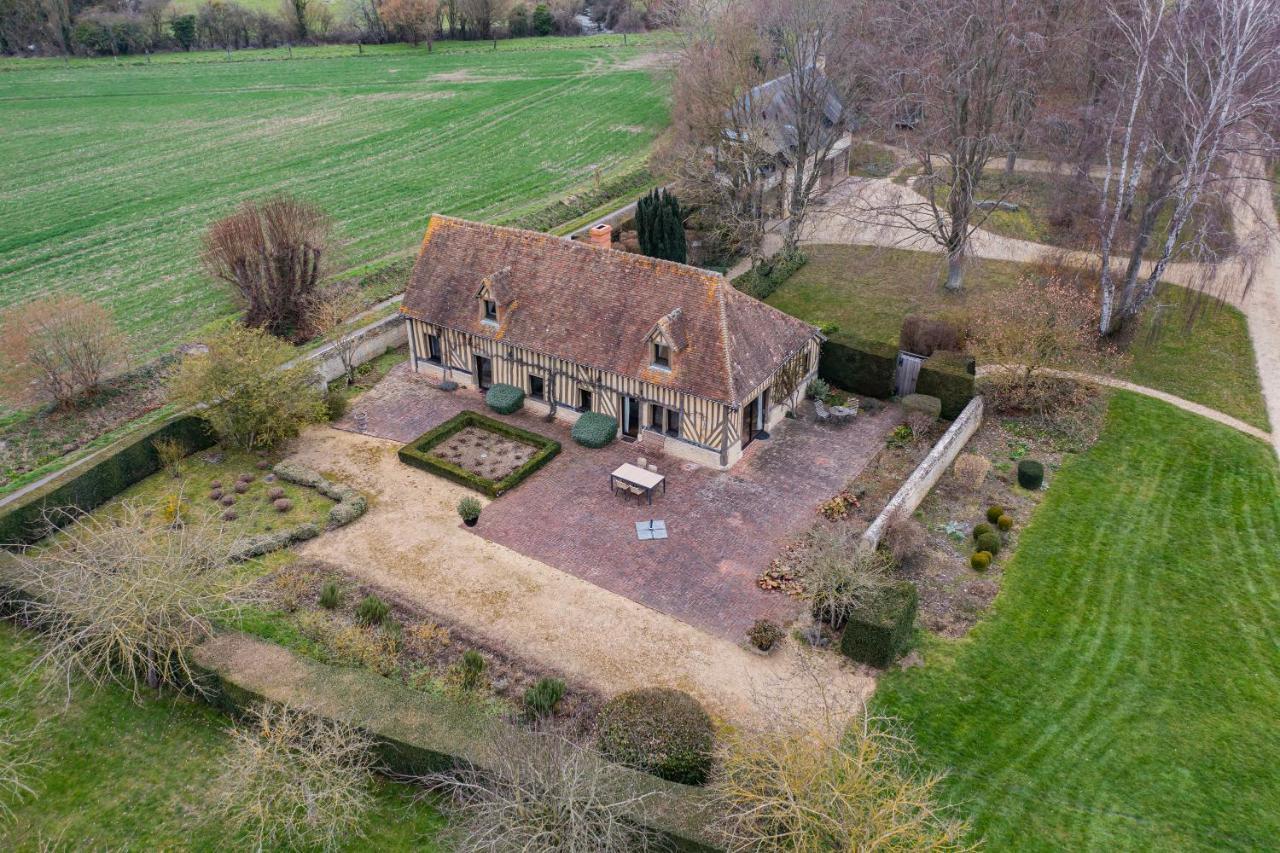 Maison Jardin Gaillard disposant d'une piscine chauffée Bieville-en-Auge Exterior foto