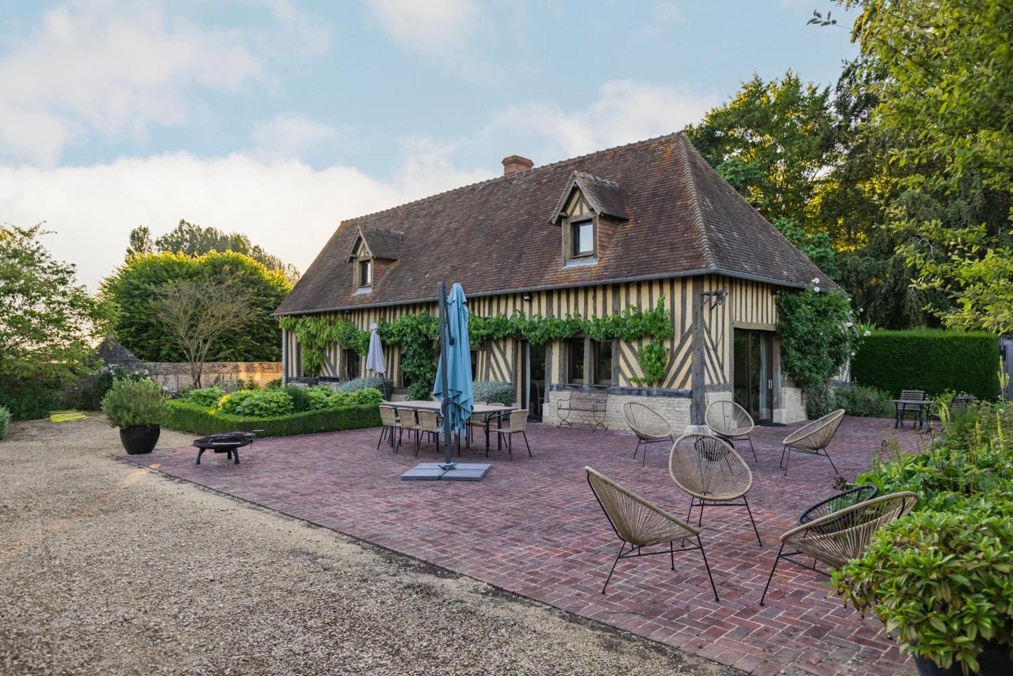Maison Jardin Gaillard disposant d'une piscine chauffée Bieville-en-Auge Exterior foto