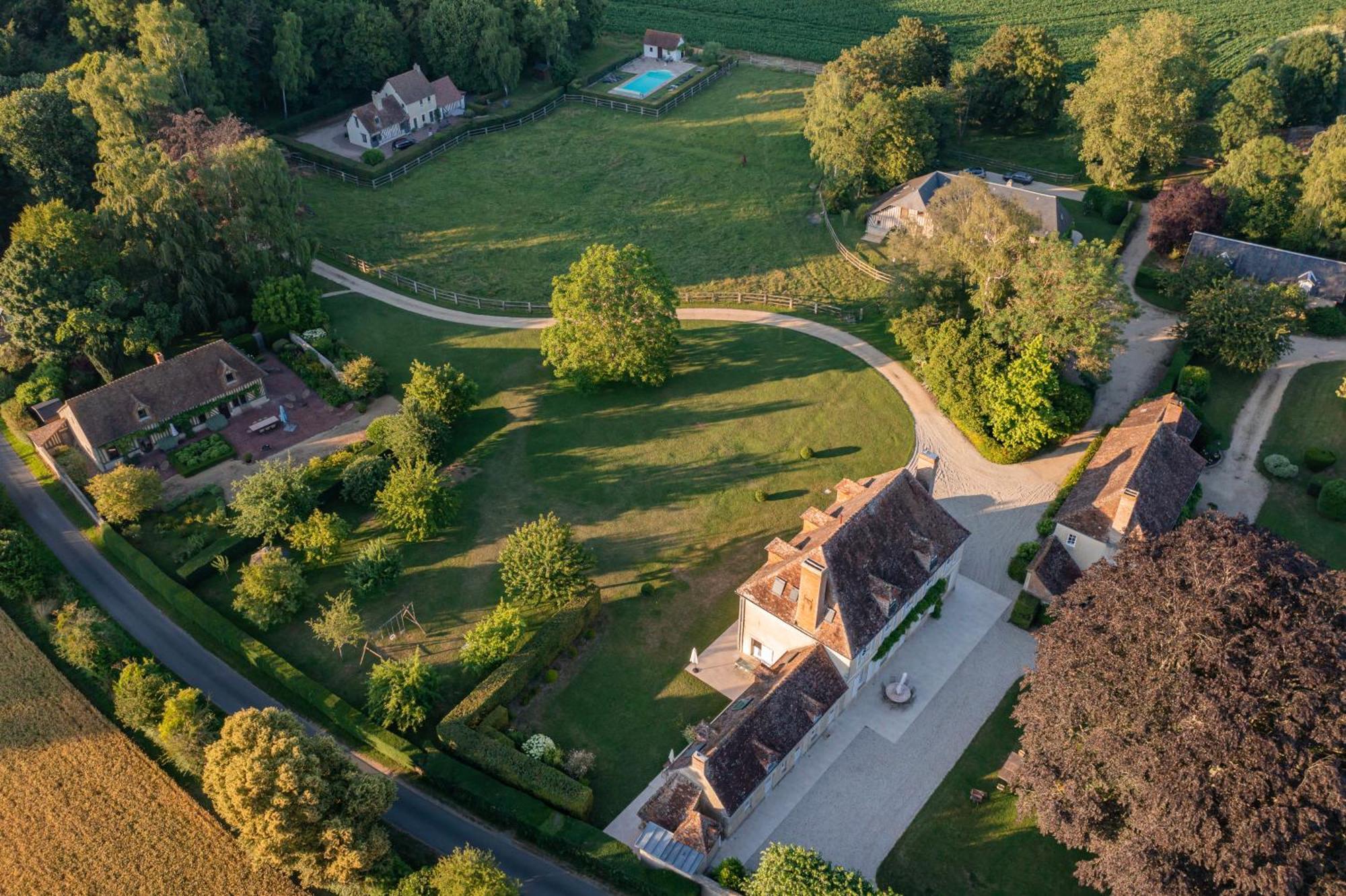 Maison Jardin Gaillard disposant d'une piscine chauffée Bieville-en-Auge Exterior foto